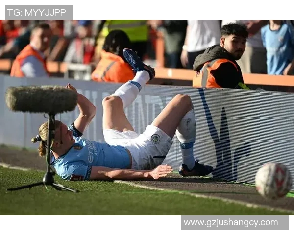 足球巨星因骨折缺席赛季 伤情成焦点引发全球关注