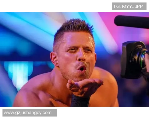 足球明星与WWE跨界之路揭秘：体育界巨星如何在擂台上挑战极限